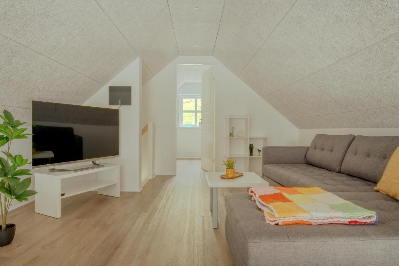 Dahlastova / Stunning Boathouse / Bay View / 3Br Hvalvik Buitenkant foto